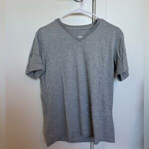 Uniqlo 100% cotton men’s v neck t shirt - Small